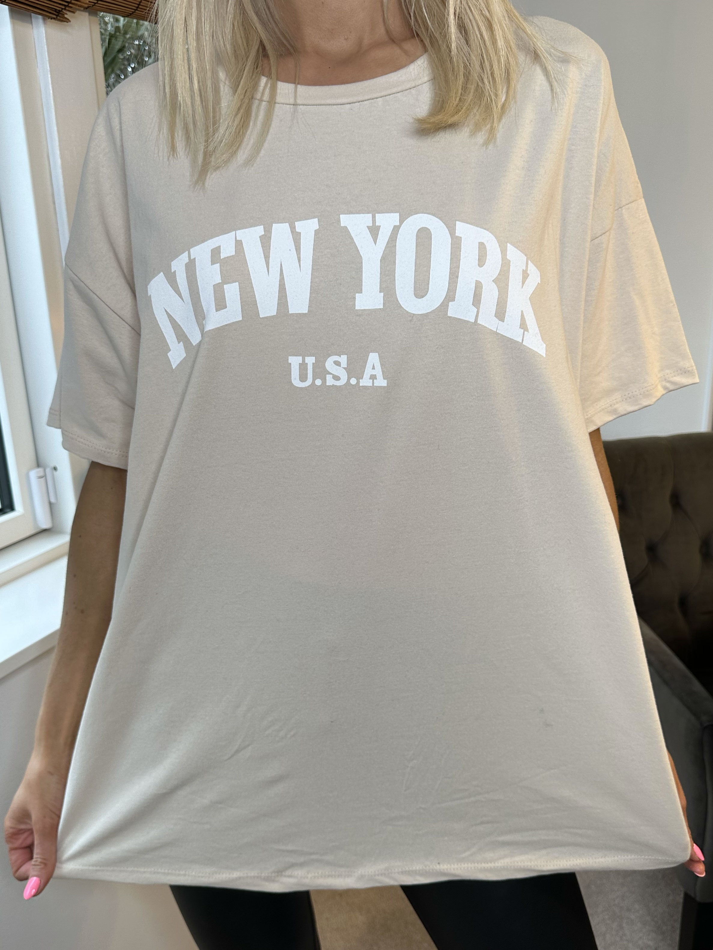 Sofia - Simpel t-shirt med skrift på brystet